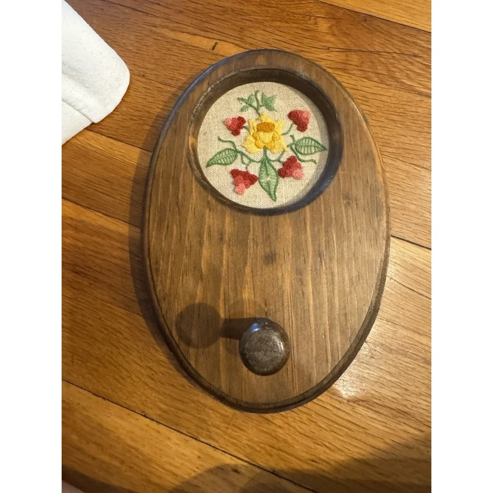 Vintage Wooden Wall Hanging‎ Hook Floral Crewel Coat Keys farmhouse 70s
